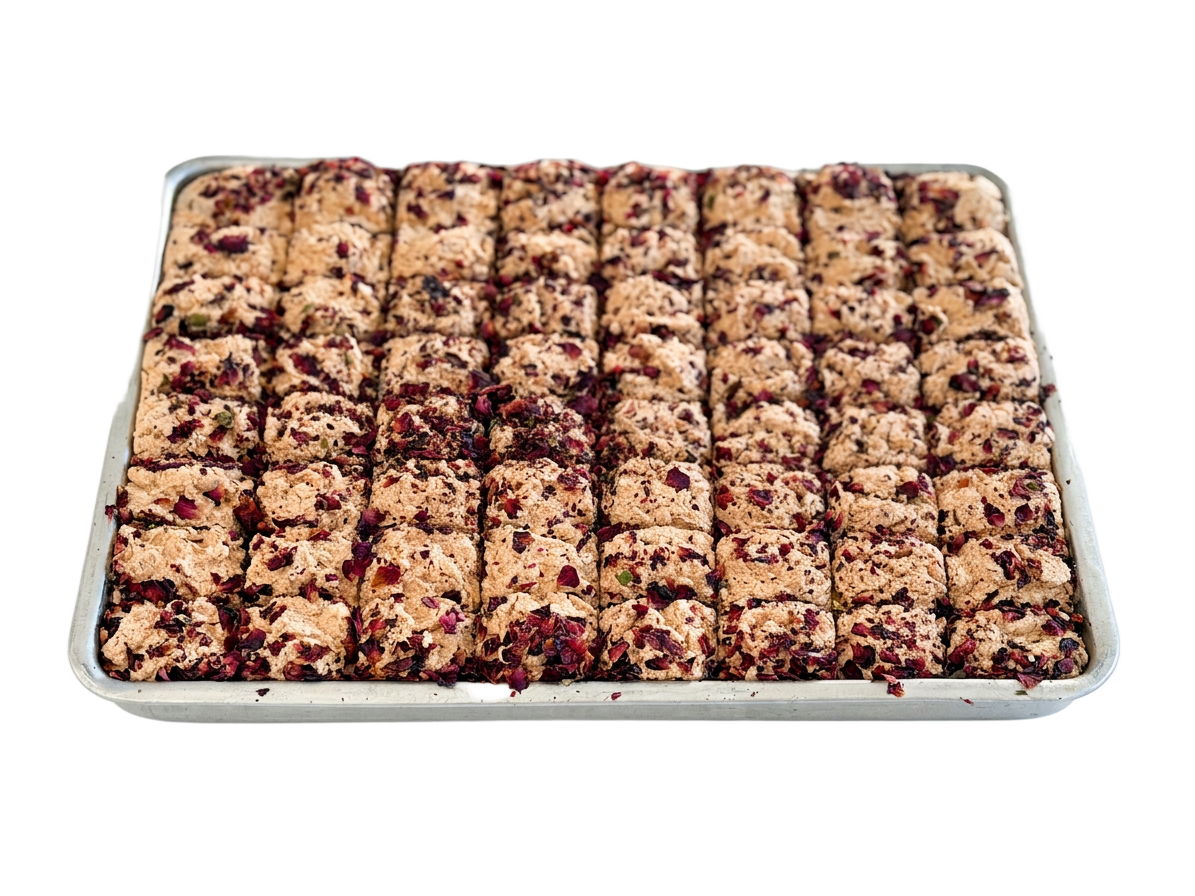 Chałwa sezamowa o smaku granatu z płatkami róży krojona jak Baklava – taca 5kg