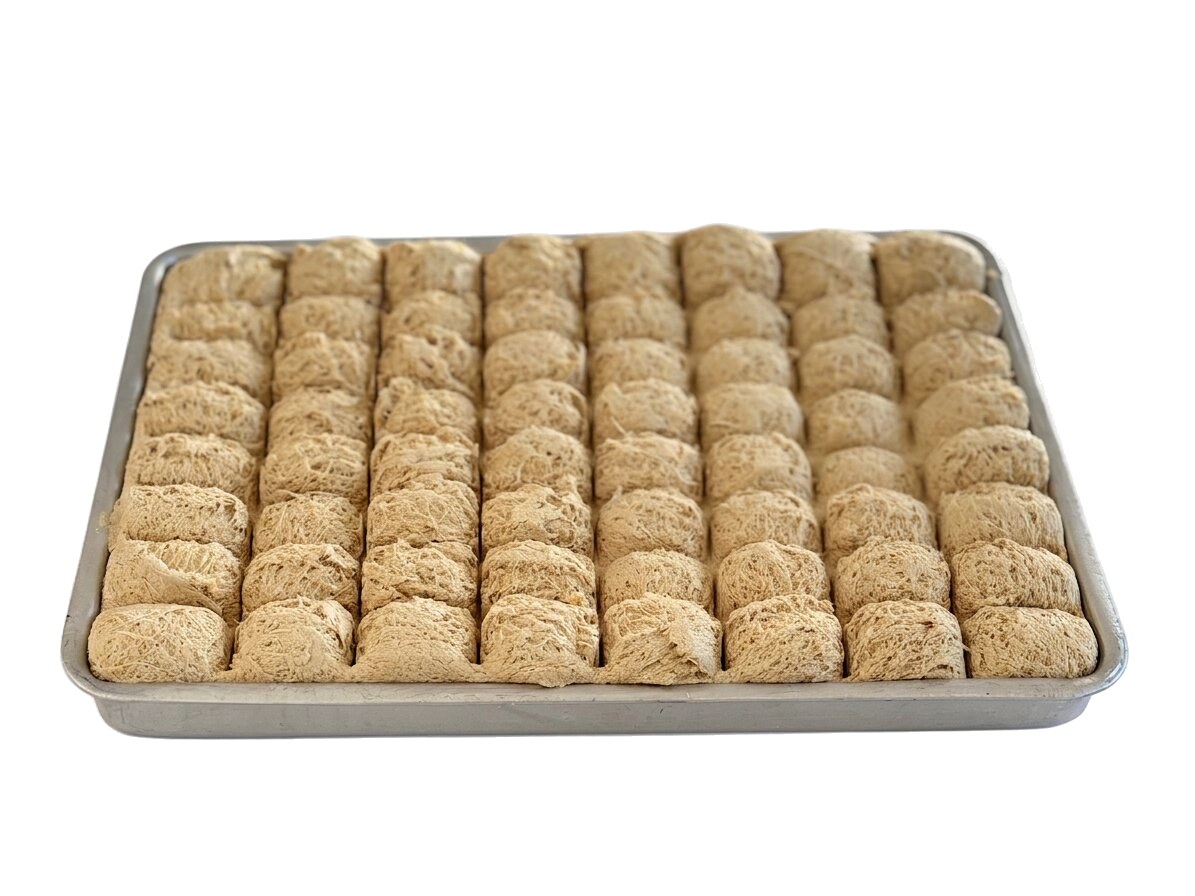 Chałwa sezamowa waniliowa krojona jak Baklava – taca 5kg — tradycyjna chałwa turecka sezamowa Oruç Dede, mała manufaktura ze Stambułu, chałwa bez emulgatorów i bez oleju palmowego